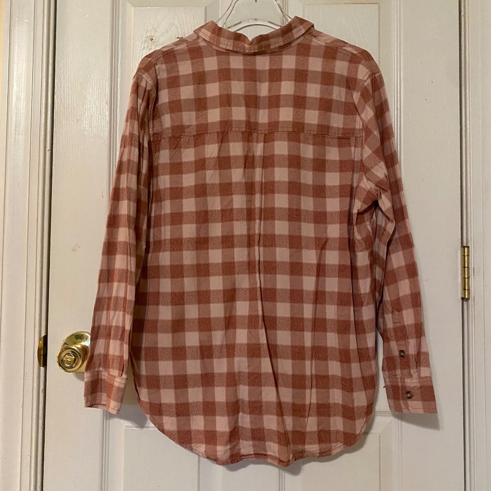 Universal Thread Women's Plaid Long Sleeve Button-Down Shirt in Pink - Picture 3 of 7